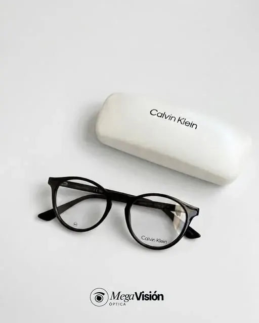 Aro redondo negro Calvin Klein con su estuche blanco